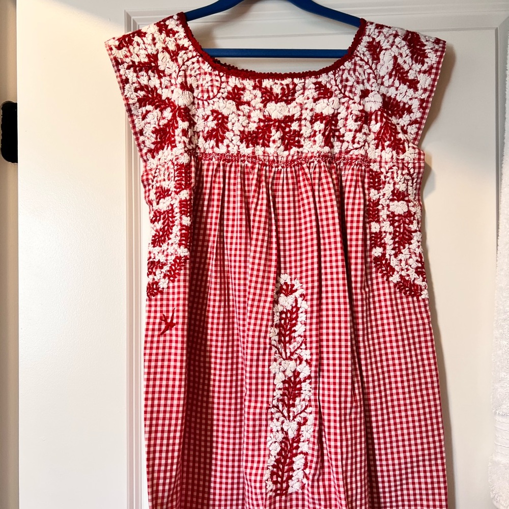 MiGolendrina size small red top